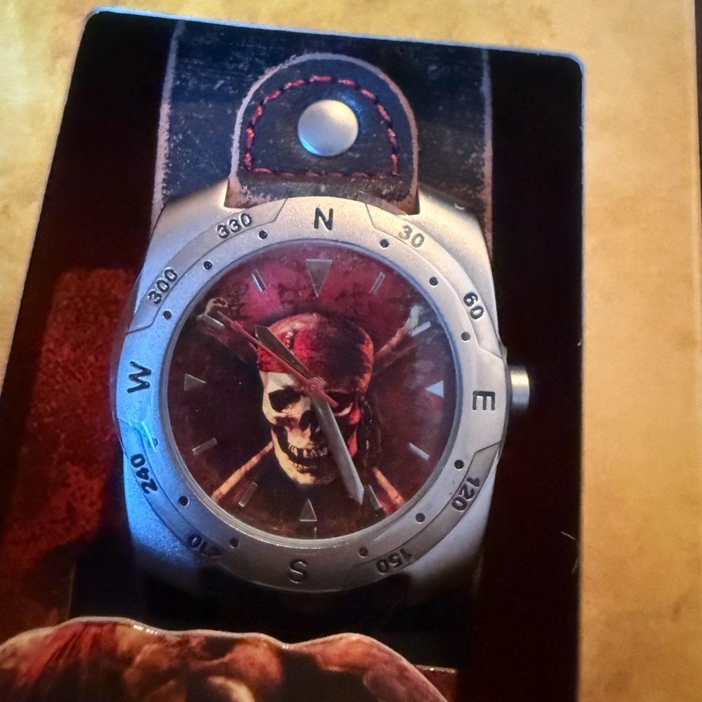 Disney store pirates of the Caribbean genuine watch! Includes 🎁 new never worn!